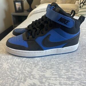 Nike Black and Blue Sneakers Sz. 6